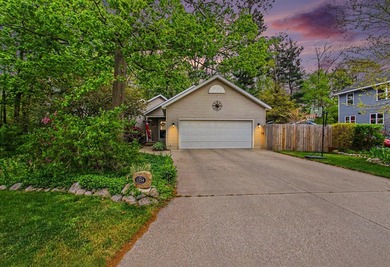 Welcome to this 3 bedroom, 2.5 bath home in Holland's desirable S - photo 29