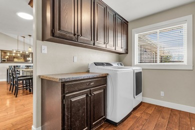 The home is fully remodeled in 2019 and beautifully finished - photo 29