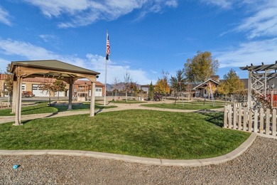 The home is fully remodeled in 2019 and beautifully finished - photo 30