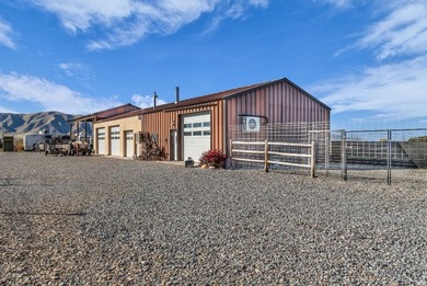 The home is fully remodeled in 2019 and beautifully finished - photo 32