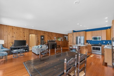 This three-bedroom, two-and-a-half-bath, 2,985-square-foot - photo 12