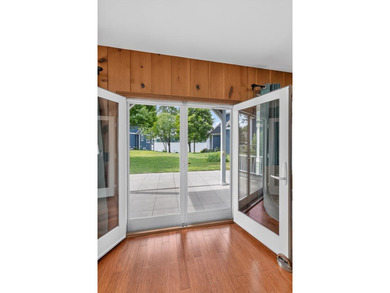 This three-bedroom, two-and-a-half-bath, 2,985-square-foot - photo 14