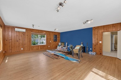 This three-bedroom, two-and-a-half-bath, 2,985-square-foot - photo 15