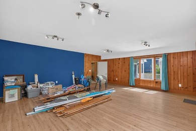 This three-bedroom, two-and-a-half-bath, 2,985-square-foot - photo 16