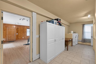 This three-bedroom, two-and-a-half-bath, 2,985-square-foot - photo 19