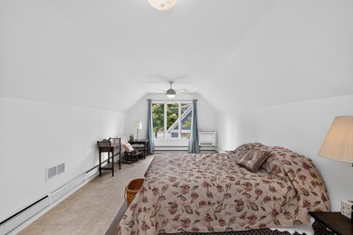 This three-bedroom, two-and-a-half-bath, 2,985-square-foot - photo 21