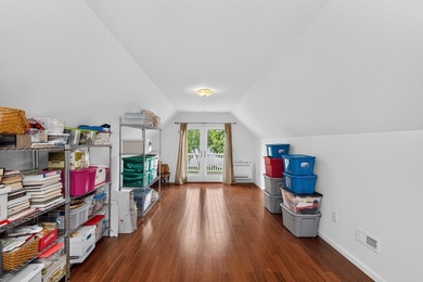 This three-bedroom, two-and-a-half-bath, 2,985-square-foot - photo 24