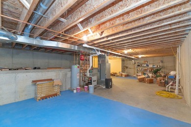 This three-bedroom, two-and-a-half-bath, 2,985-square-foot - photo 27