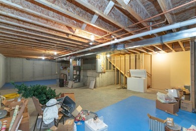 This three-bedroom, two-and-a-half-bath, 2,985-square-foot - photo 28