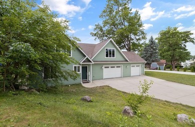 This three-bedroom, two-and-a-half-bath, 2,985-square-foot - photo 36