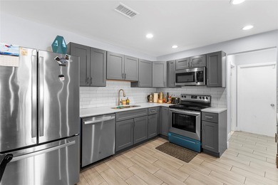 Back on Market! Discover the perfect blend of comfort and - photo 5