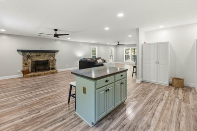 Welcome to 595 Honeysuckle Circle in beautiful Oak Mountain - photo 11