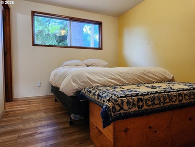 Welcome home to this well-maintained 3-bedroom, 2-bath property - photo 11