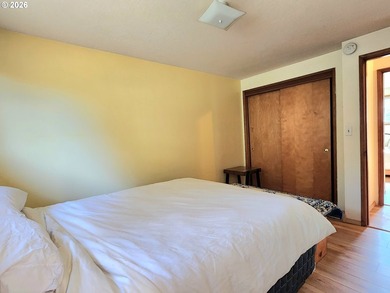 Welcome home to this well-maintained 3-bedroom, 2-bath property - photo 12