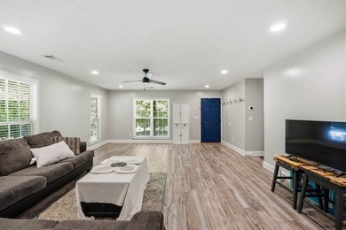 Welcome to 595 Honeysuckle Circle in beautiful Oak Mountain - photo 14