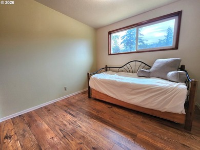 Welcome home to this well-maintained 3-bedroom, 2-bath property - photo 14