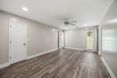 Welcome to 595 Honeysuckle Circle in beautiful Oak Mountain - photo 15