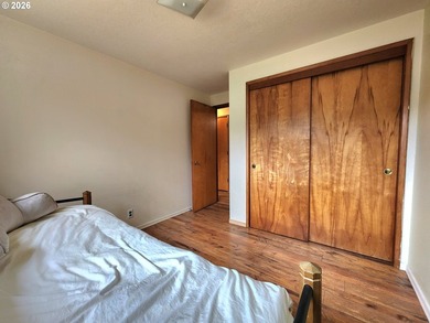 Welcome home to this well-maintained 3-bedroom, 2-bath property - photo 15