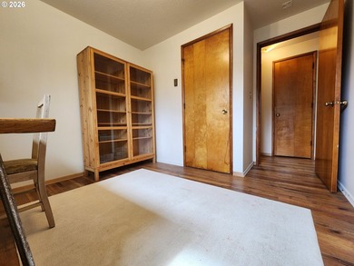 Welcome home to this well-maintained 3-bedroom, 2-bath property - photo 16