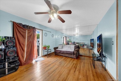 Discover this exceptional two-family residence in Castle Hill - photo 7