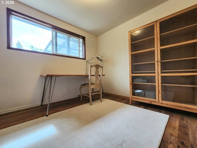 Welcome home to this well-maintained 3-bedroom, 2-bath property - photo 17