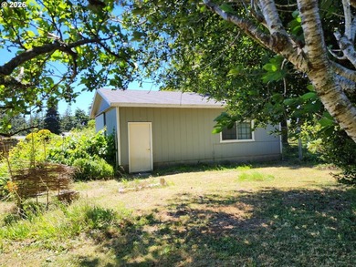 Welcome home to this well-maintained 3-bedroom, 2-bath property - photo 22