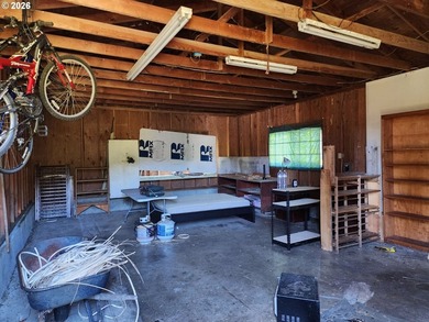 Welcome home to this well-maintained 3-bedroom, 2-bath property - photo 23
