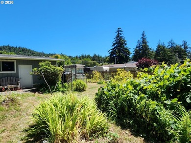 Welcome home to this well-maintained 3-bedroom, 2-bath property - photo 24