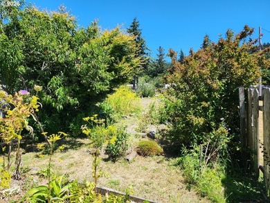 Welcome home to this well-maintained 3-bedroom, 2-bath property - photo 27