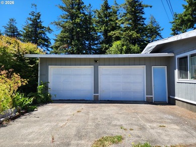 Welcome home to this well-maintained 3-bedroom, 2-bath property - photo 30