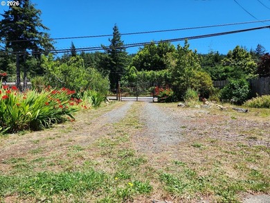 Welcome home to this well-maintained 3-bedroom, 2-bath property - photo 32