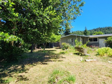 Welcome home to this well-maintained 3-bedroom, 2-bath property - photo 35