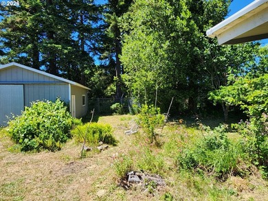 Welcome home to this well-maintained 3-bedroom, 2-bath property - photo 37