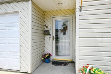 Welcome to this spacious five bedroom, three bath home - photo 4