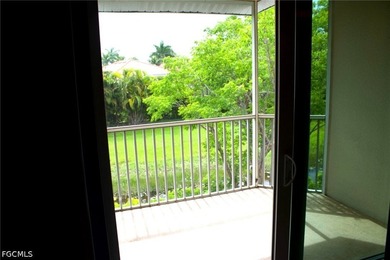 Welcome to this beautifully maintained second-floor 3-bedroom - photo 9