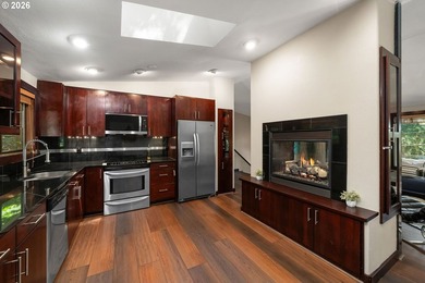 Minutes to downtown Lake Oswego. Boutique shopping, wine bars - photo 11