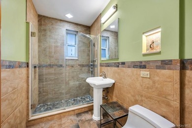 Welcome to 162-41 Powell's Cove Boulevard, Apt 2J. A beautifully - photo 20