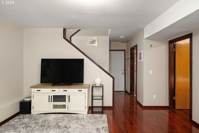 Minutes to downtown Lake Oswego. Boutique shopping, wine bars - photo 22