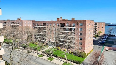 Welcome to 162-41 Powell's Cove Boulevard, Apt 2J. A beautifully - photo 28