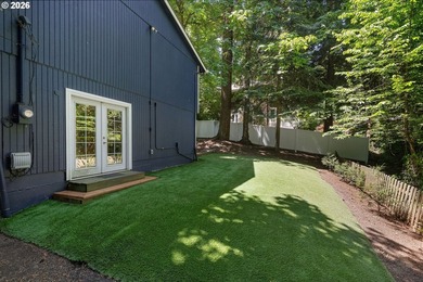 Minutes to downtown Lake Oswego. Boutique shopping, wine bars - photo 30