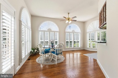 Welcome to this WONDERFUL Home in the PRESTIGIOUS Gated Golf - photo 33