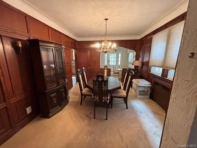 Welcome to this beautiful, detached Tudor styled home situated - photo 6