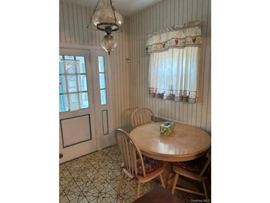 Welcome to this beautiful, detached Tudor styled home situated - photo 9