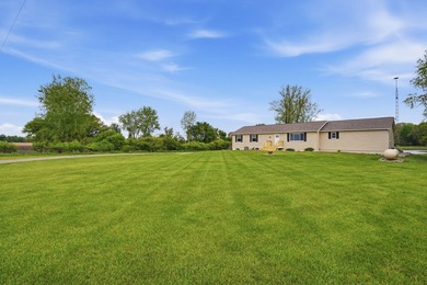 Affordable LAKE living with room to grow! This fantastic - photo 4