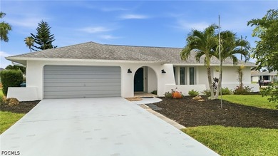 Welcome to this beautifully updated POOL HOME in the heart of SE - photo 3