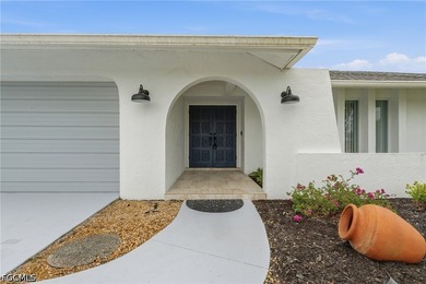 Welcome to this beautifully updated POOL HOME in the heart of SE - photo 5