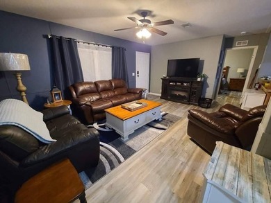 Welcome to this beautifully updated and meticulously maintained - photo 5