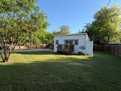 Welcome to this charming, fully furnished tiny home currently - photo 2
