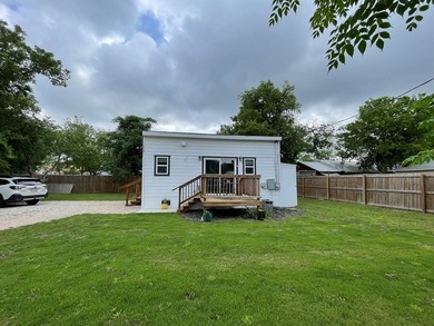 Welcome to this charming, fully furnished tiny home currently - photo 3