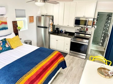 Welcome to this charming, fully furnished tiny home currently - photo 5